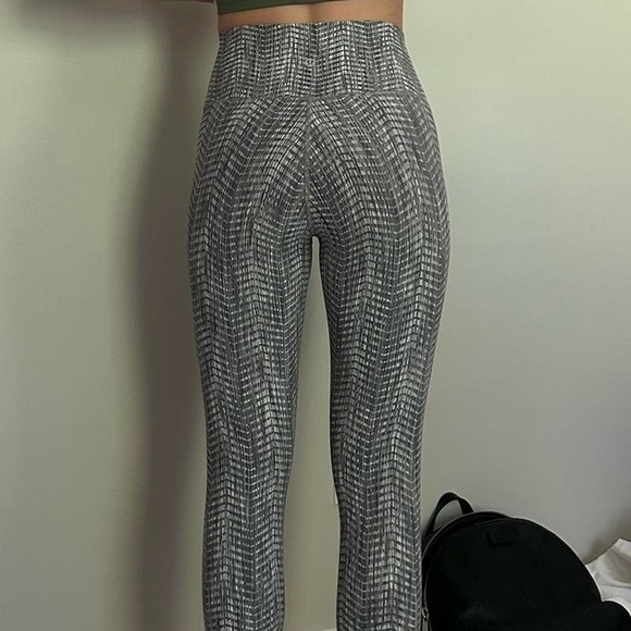 Lululemon Wunder Under - Picture 9 of 16